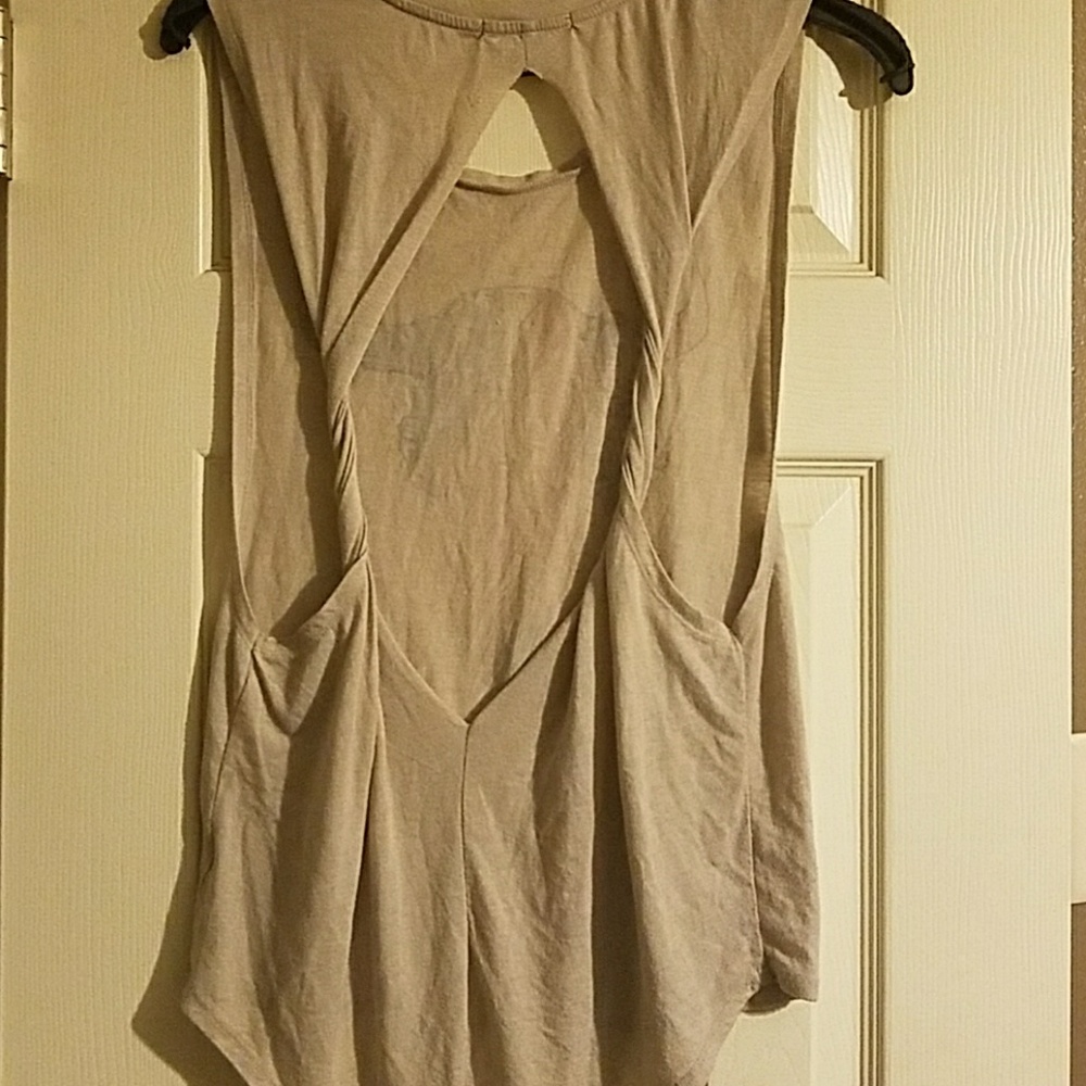 Tank - Picture 3 of 4